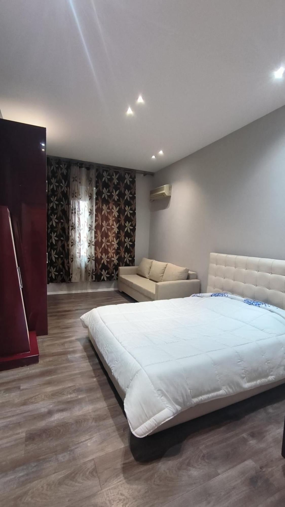 Lukas Apartament Vollga ドゥラス エクステリア 写真