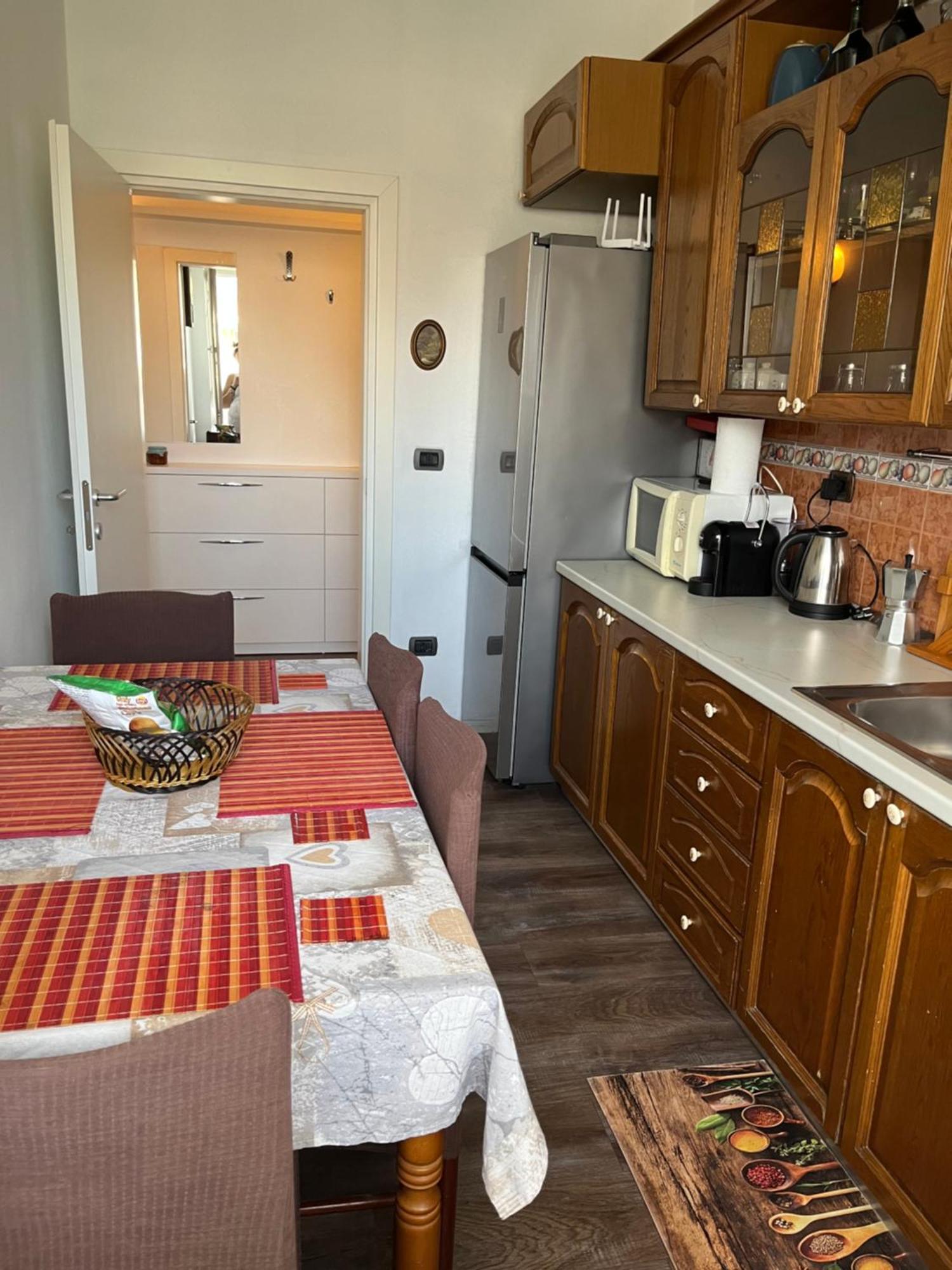 Lukas Apartament Vollga ドゥラス エクステリア 写真