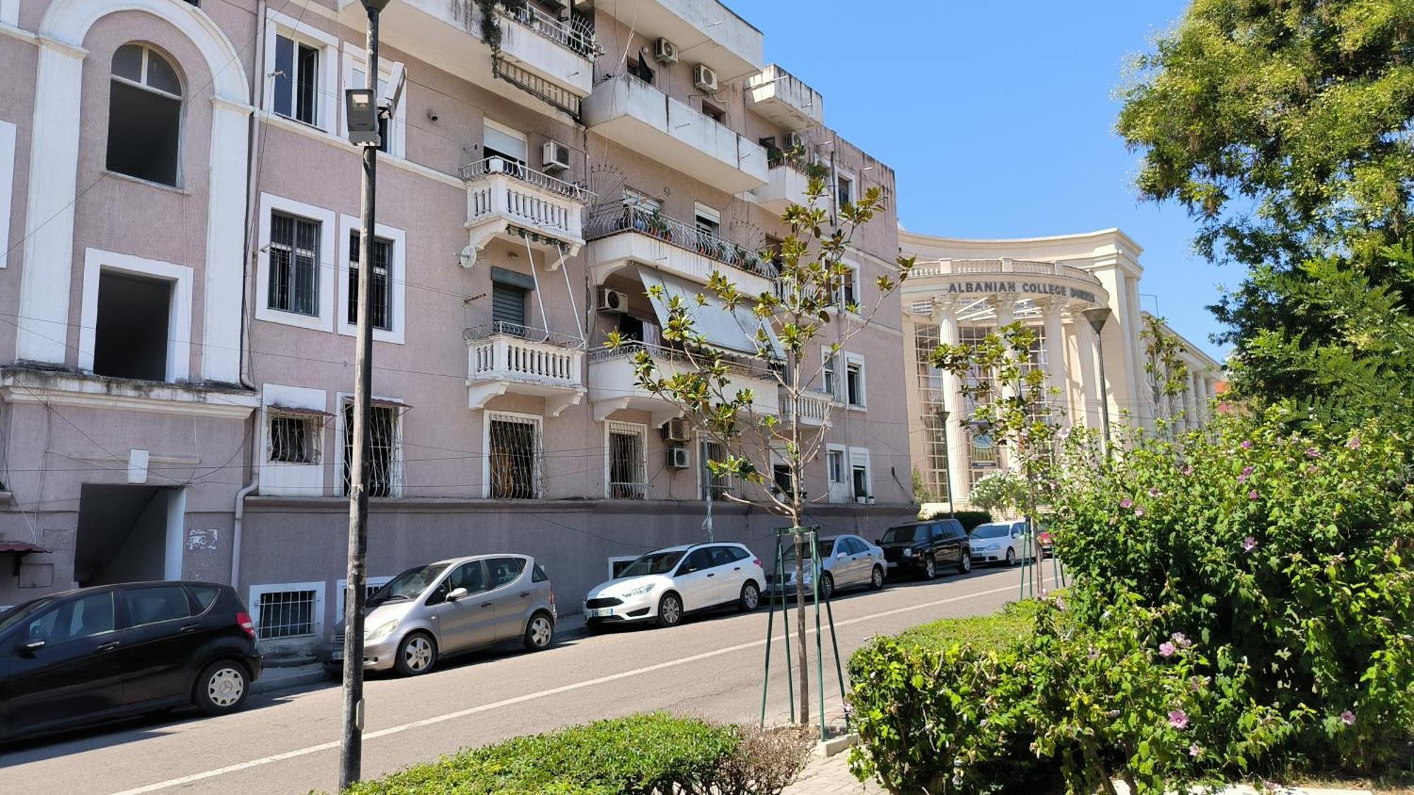Lukas Apartament Vollga ドゥラス エクステリア 写真