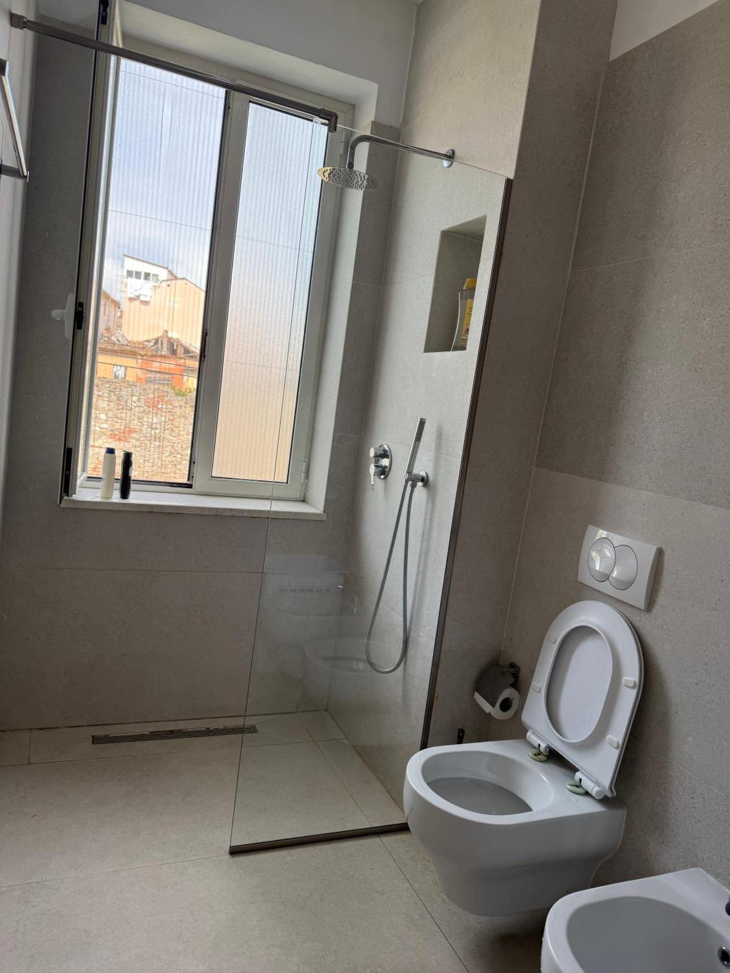 Lukas Apartament Vollga ドゥラス エクステリア 写真