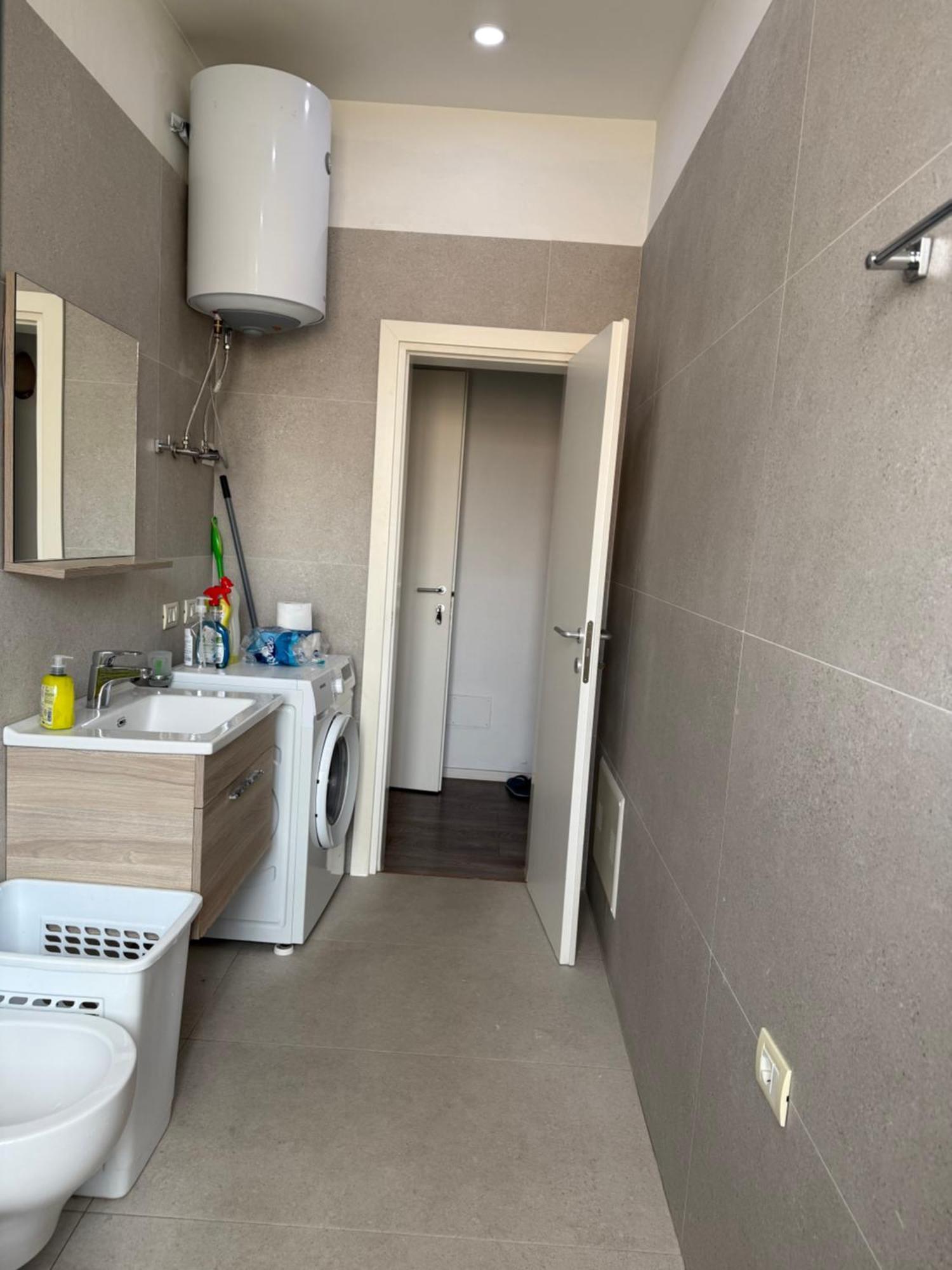 Lukas Apartament Vollga ドゥラス エクステリア 写真